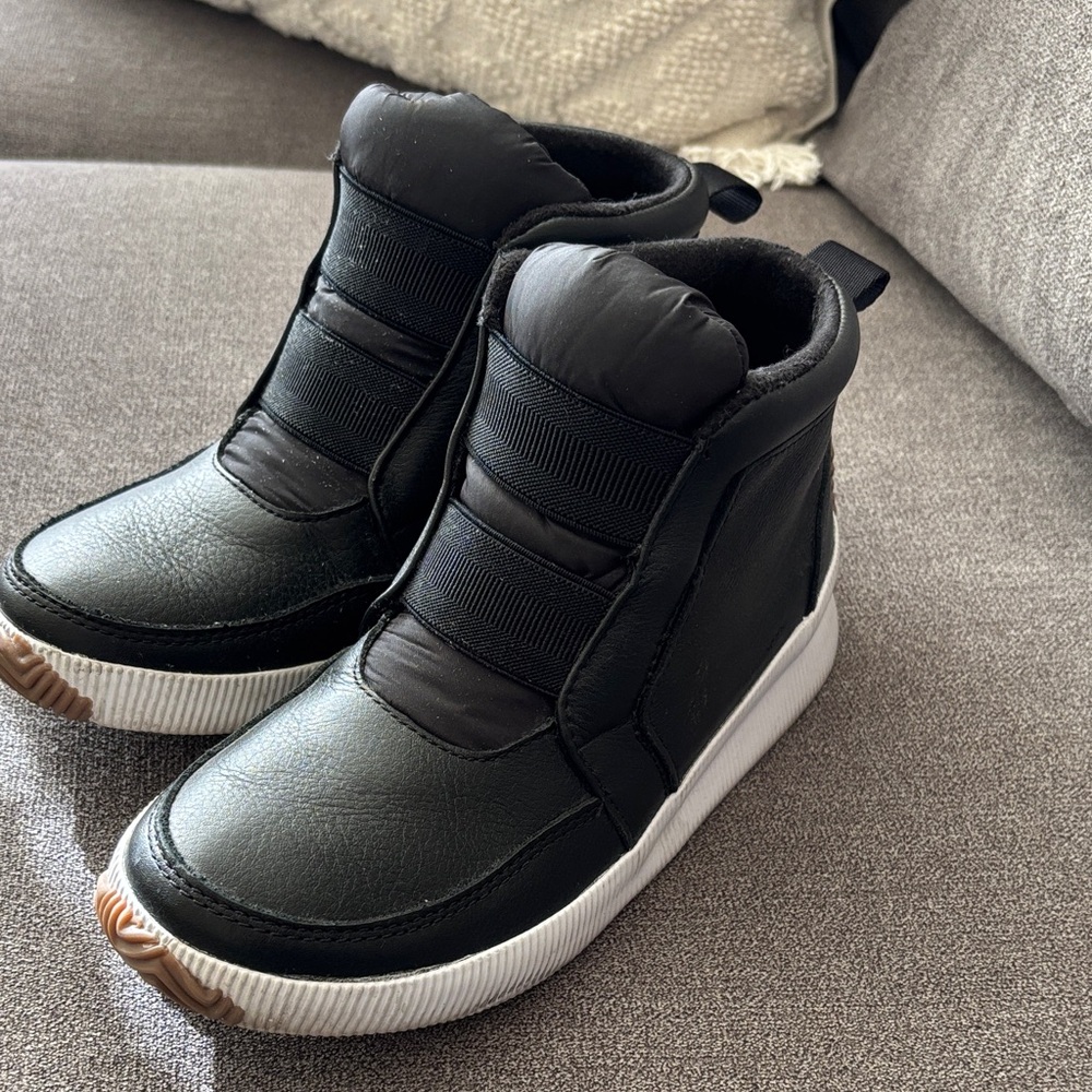 Sorel waterproof boots 6